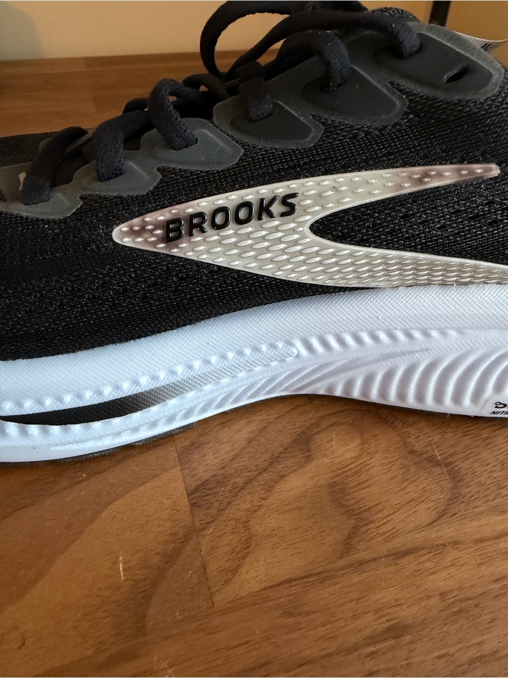 Brooks Women's Ghost 17 Black & White Running Shoe - Picture 10 of 10